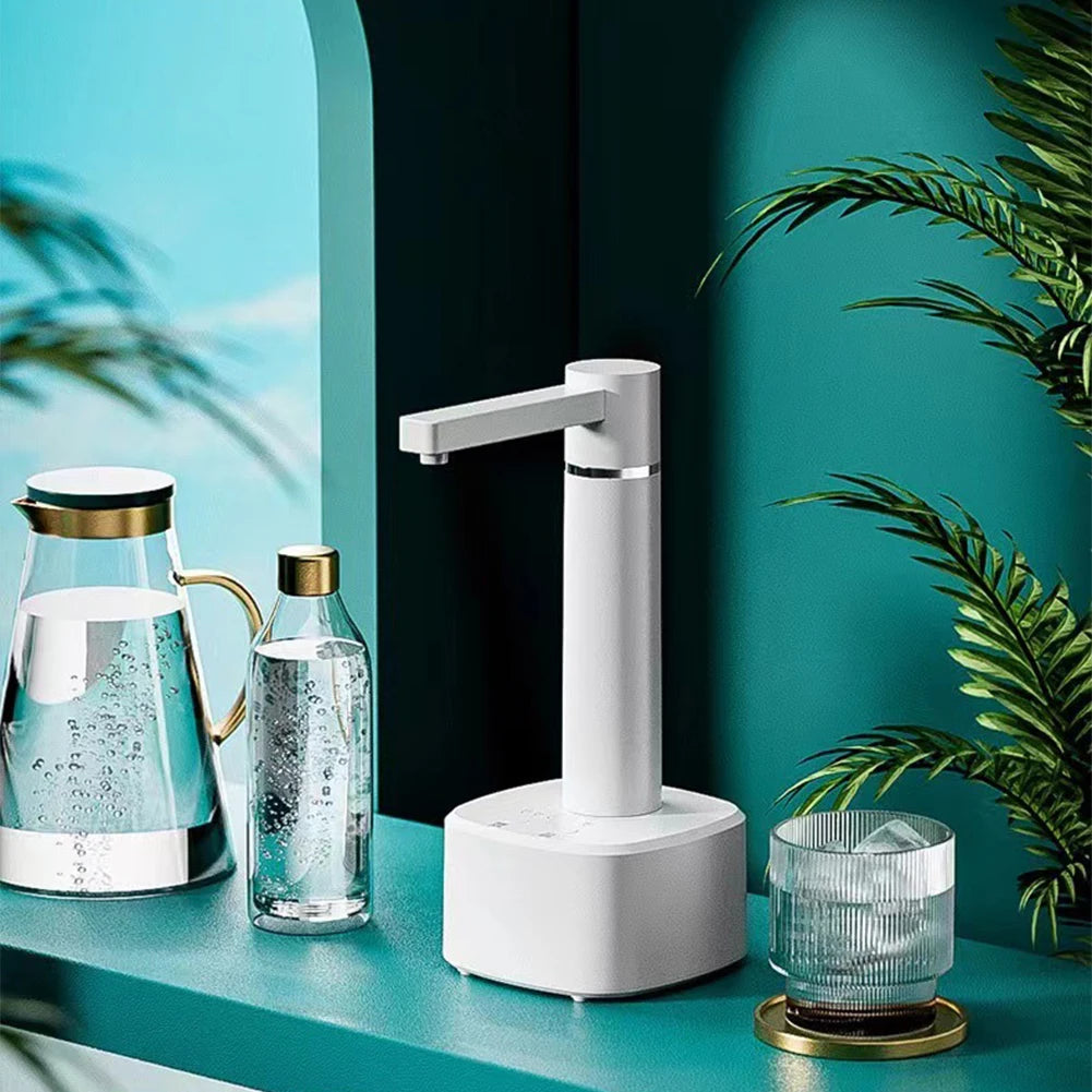 HydroFlow: Dispensador de agua eléctrico portátil: compacto y eficiente, con carga USB rápida y un diseño de doble uso para baldes y escritorios.